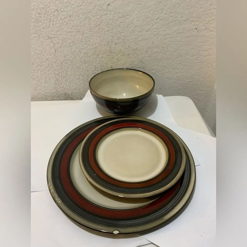 Gibson Elite Everston Dinnerware Set In Red Brown 1 Dinner Plate 1 salad 1 bowl